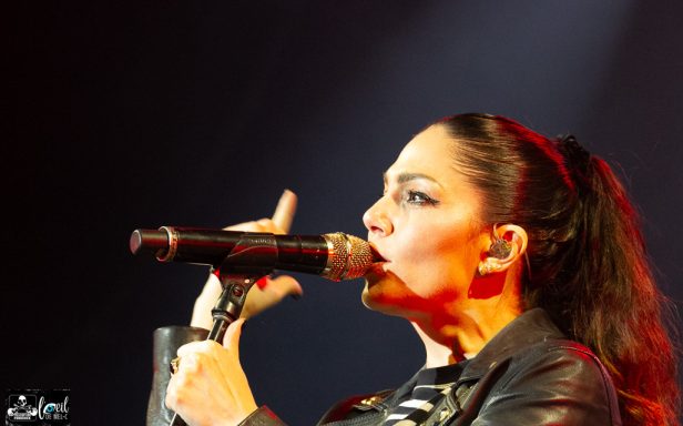 The Interrupters - l'Agora du Port de Québec Singer performing passionately on stage with a microphone in hand.