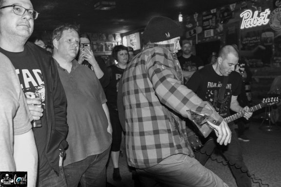 Dead Bob - La Source de la Martinière A live band performs in a crowded venue, with fans enjoying the energetic atmosphere.